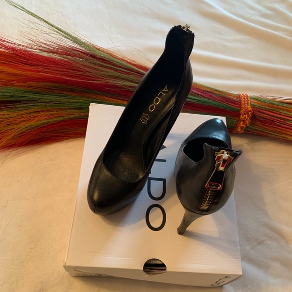 Black Platform Pump - Picture 4 of 6